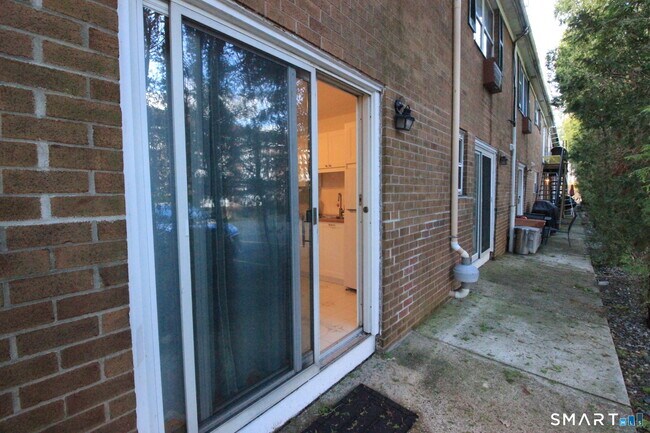 Building Photo - 30 Maple Tree Ave
