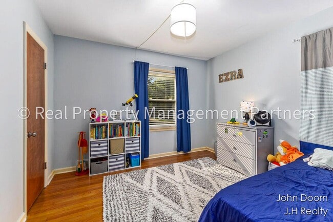 Building Photo - Spacious 3-Bedroom Home in Alger Heights – Modern Kitchen, Private Yard & Garage