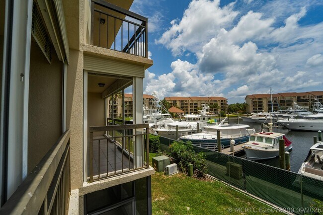 Building Photo - 2601 Marina Isle Way