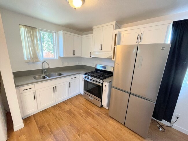 Building Photo - 1BD/1BTH COMING SOON!