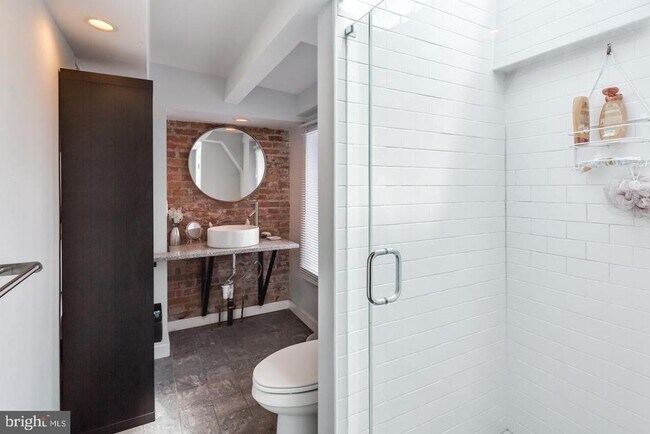 Building Photo - 1320 Pine St