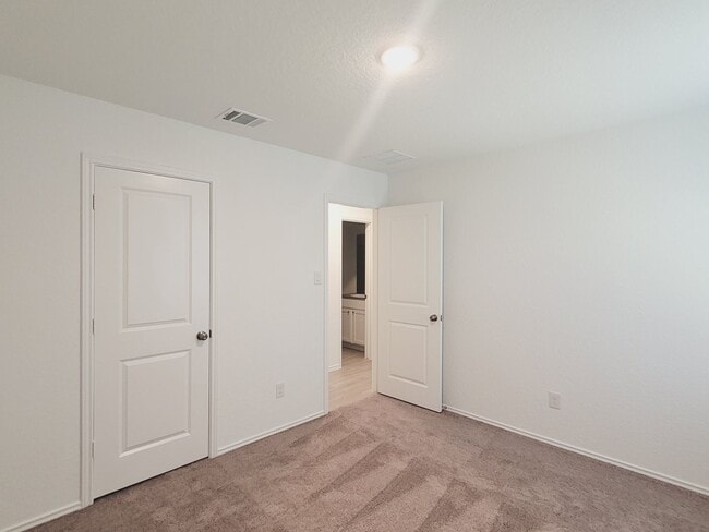 Building Photo - Beautiful 3/2 located in Marion, Tx