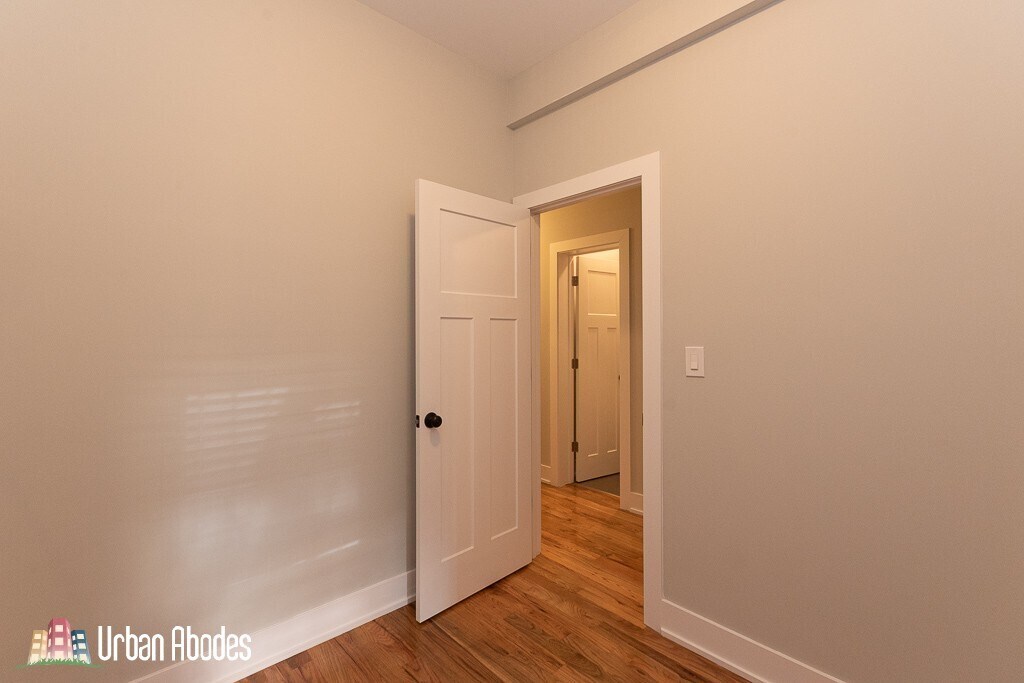 Building Photo - 644 W Oakdale Ave