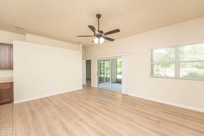 Building Photo - 3136 Constellation Dr