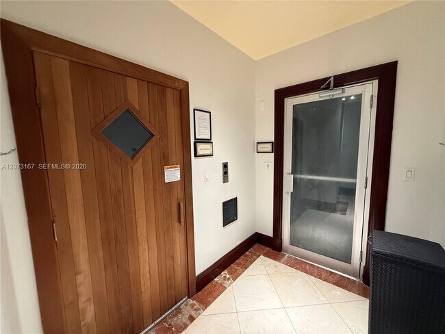 Building Photo - 20201 E Country Club Dr
