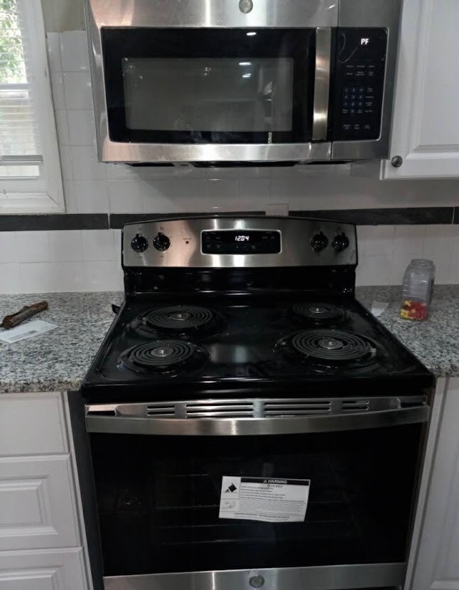 Building Photo - 184 Meadow St