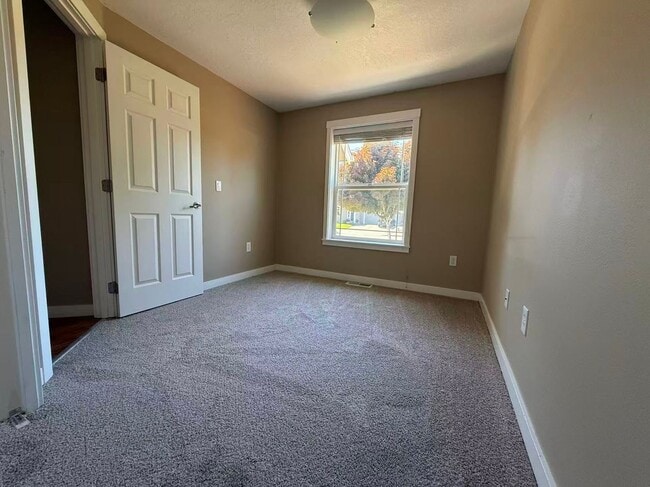 Building Photo - new carpet installed, 600sqft bonus room with large RV/Boat parking space