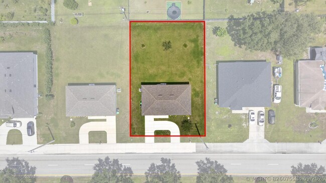Building Photo - 1051 SW Becker Rd