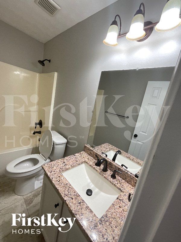 Building Photo - 1404 Lancaster Ct