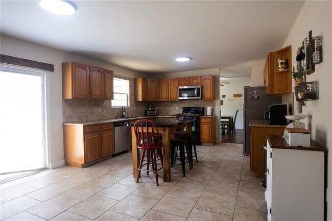 Building Photo - 1159 SW Valencia Heights Ave