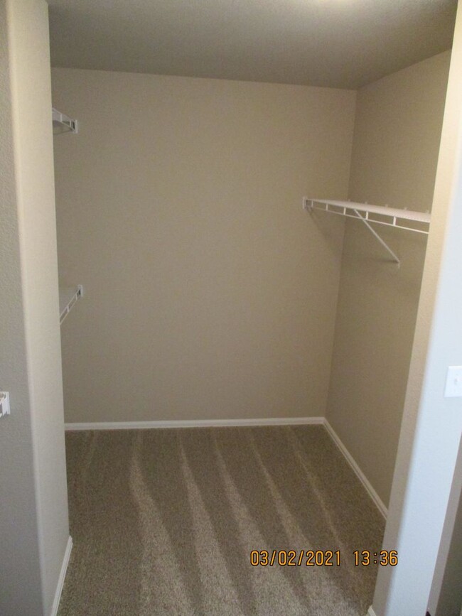 Building Photo - 4 Bed, 2.5 Bath - 2 Story Home in Windsor'...