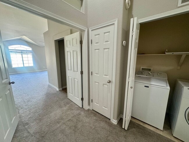 Building Photo - Updated Townhome in North Colorado Springs