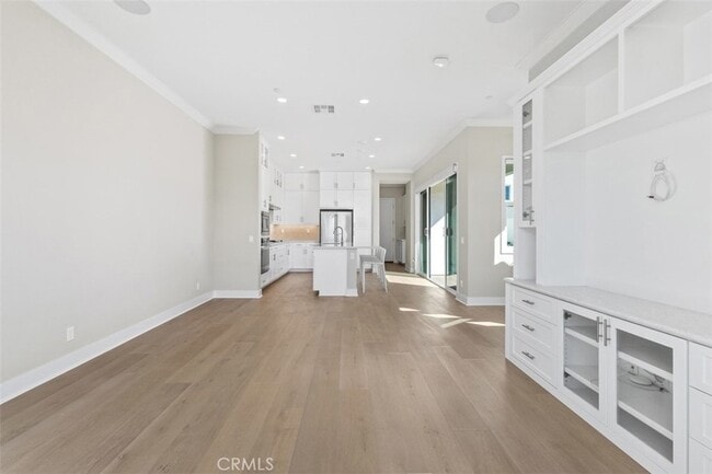 Building Photo - 157 Novel