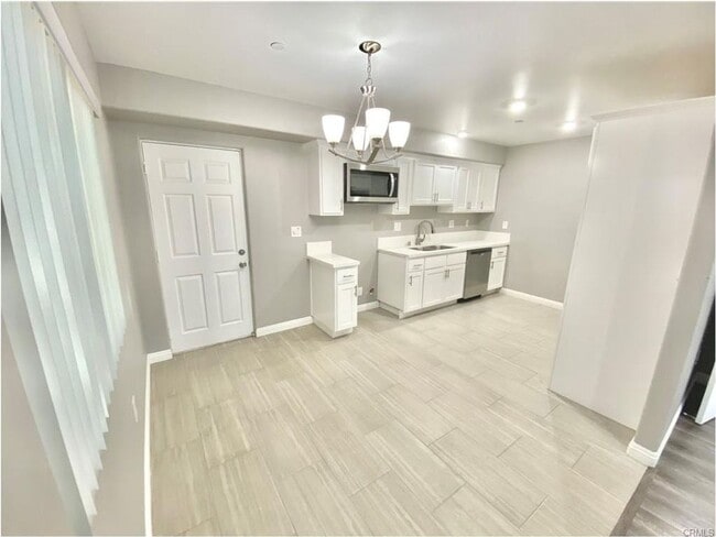 Building Photo - BROADWAY(10617)