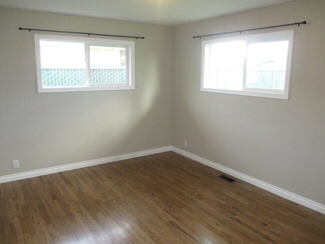 Building Photo - Large Three Bedroom Home in Keizer
