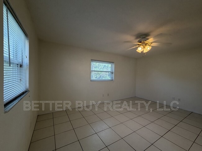 Building Photo - 337 N 10th St