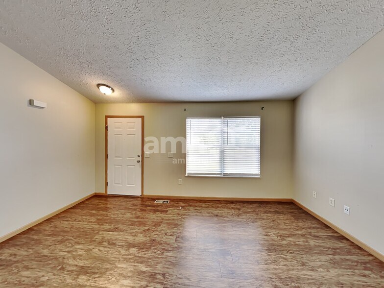 Building Photo - 398 Flat River St