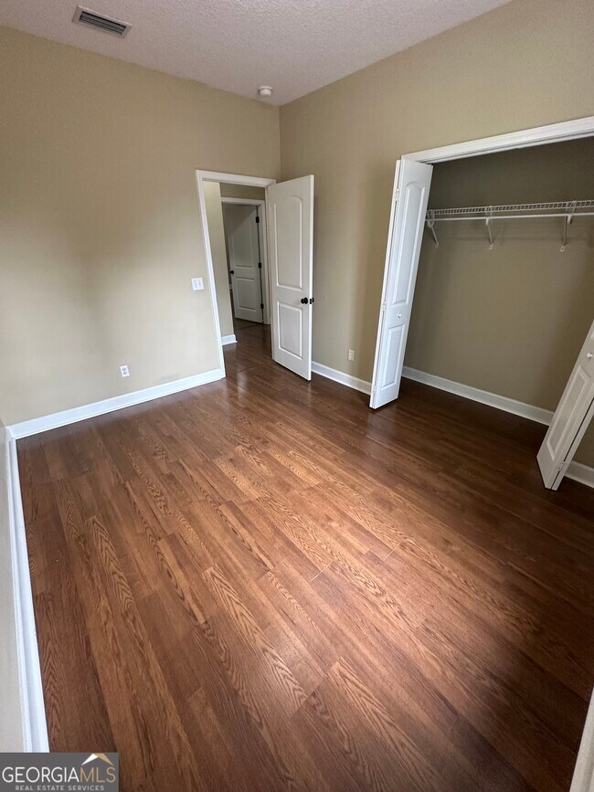 Building Photo - 101 Waters Edge Dr