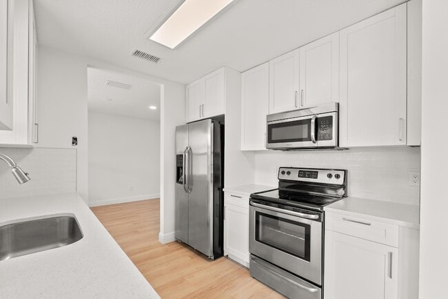 Building Photo - 1313 Pinetta Cir