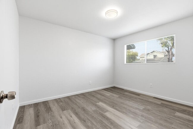 Building Photo - 1800 Rockford Ave