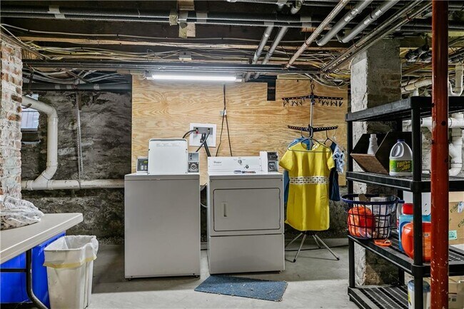 Building Photo - 34-36 Farewell St