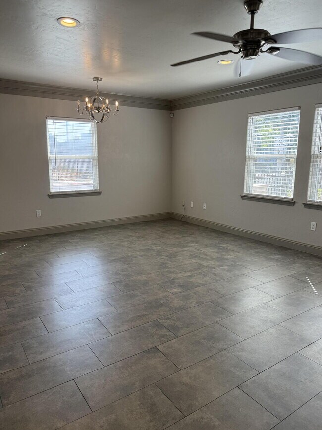 Building Photo - MOVE IN SPECIAL ***Reduced application fee...