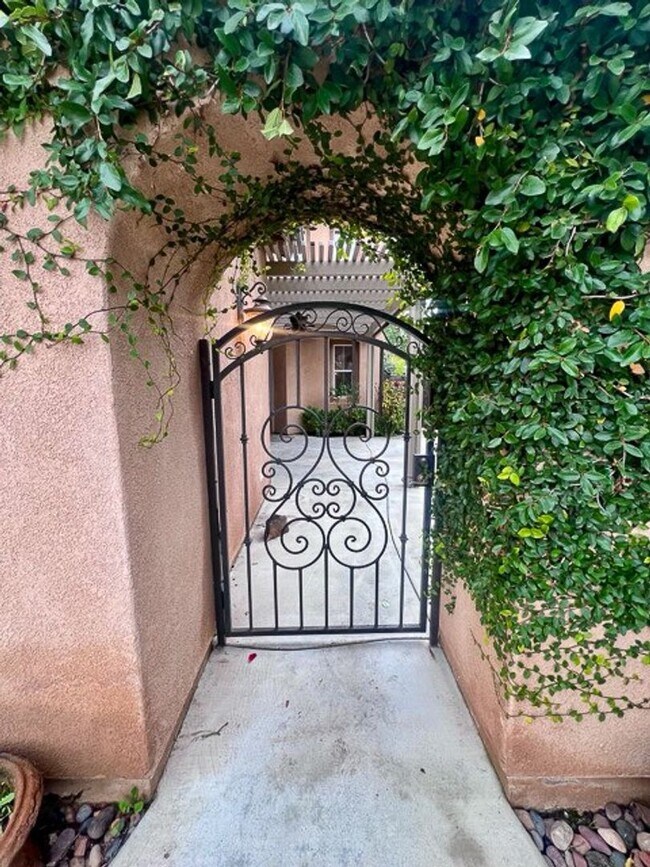 Building Photo - 5 bedroom Winchester home with a 3 car garage for LEASE!