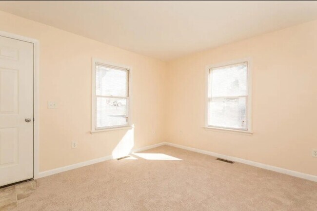 Building Photo - 4022 Maine Ave NW