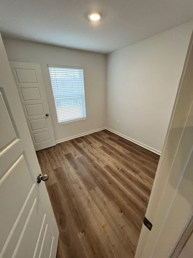 Building Photo - 964 Waterford Ln