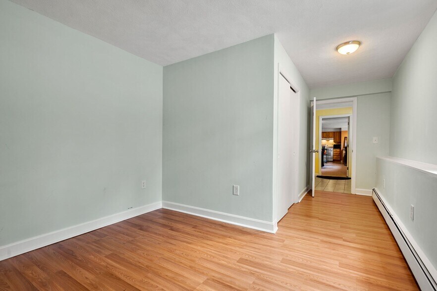 Building Photo - 5 Oak Ter