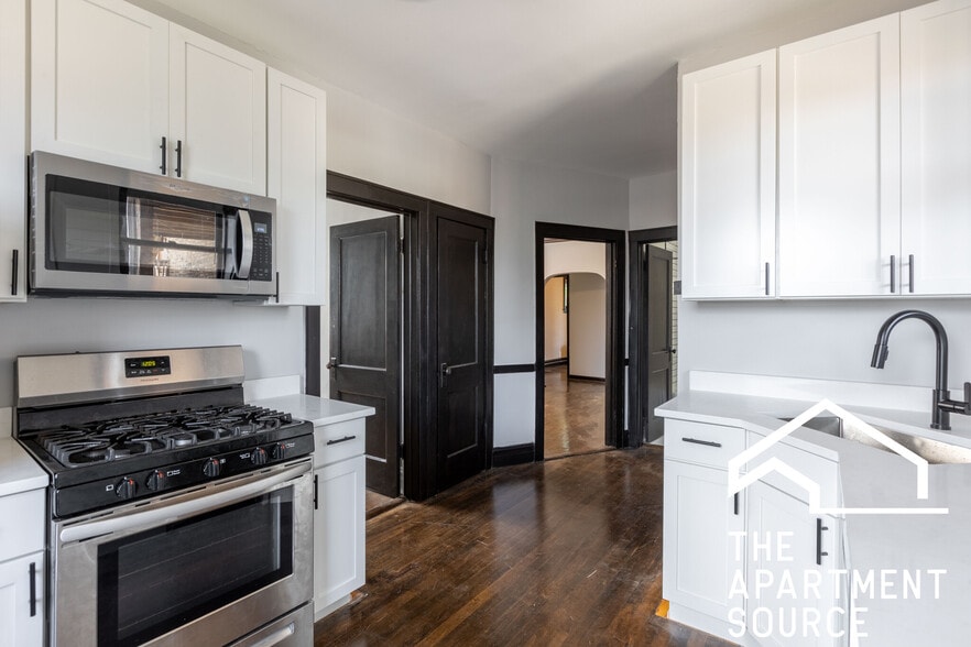 Building Photo - 3823 N Drake Ave