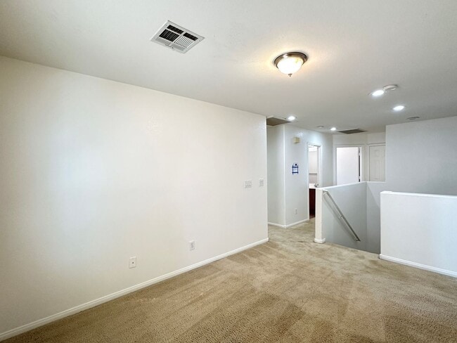Building Photo - 560 Playa Linda Pl