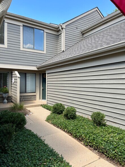 Front door area - 378 White Oak Ln