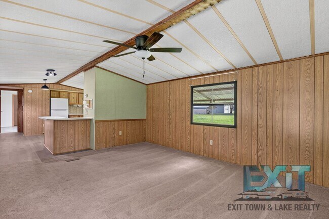 Building Photo - Peaceful Country Living in Gasburg, VA!