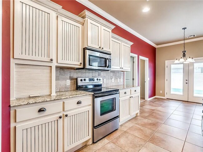 Building Photo - Gorgeous 3 bed, 2 bath home in NW OKC/Edmo...
