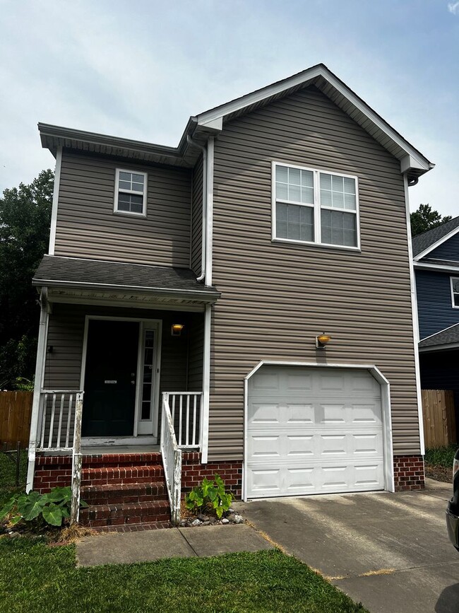 Building Photo - Huntersville