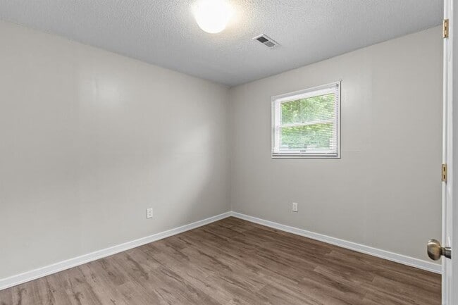 Building Photo - 1415 Plaza Pl