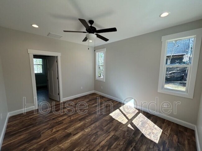 Building Photo - 203 Fletcher View Dr