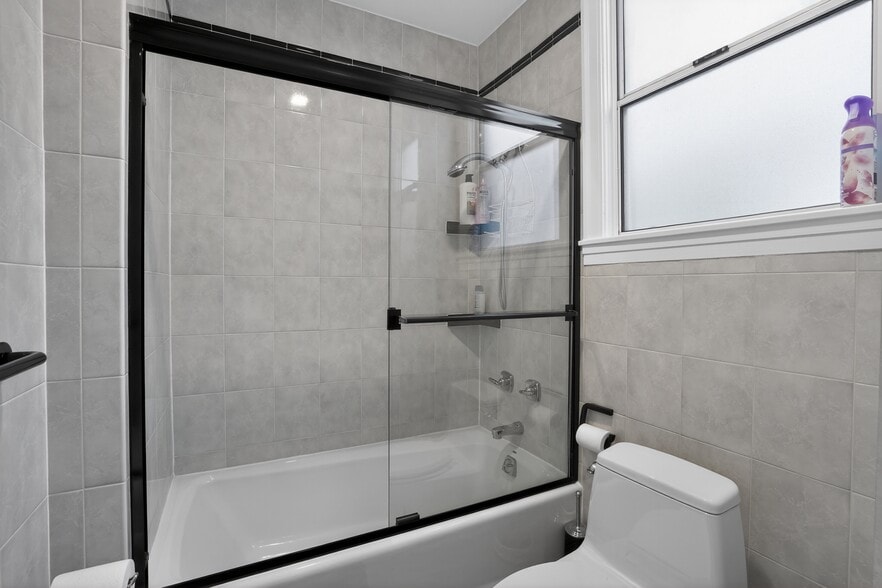 Main level guest bedroom shower - 60 Goleta Ave