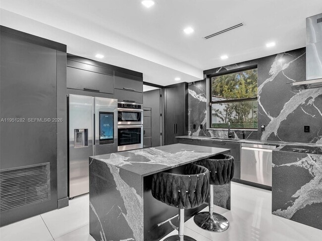 Building Photo - 3010 Alton Rd