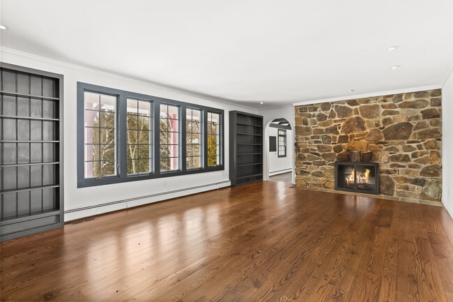 Building Photo - 11 Partrick Ln