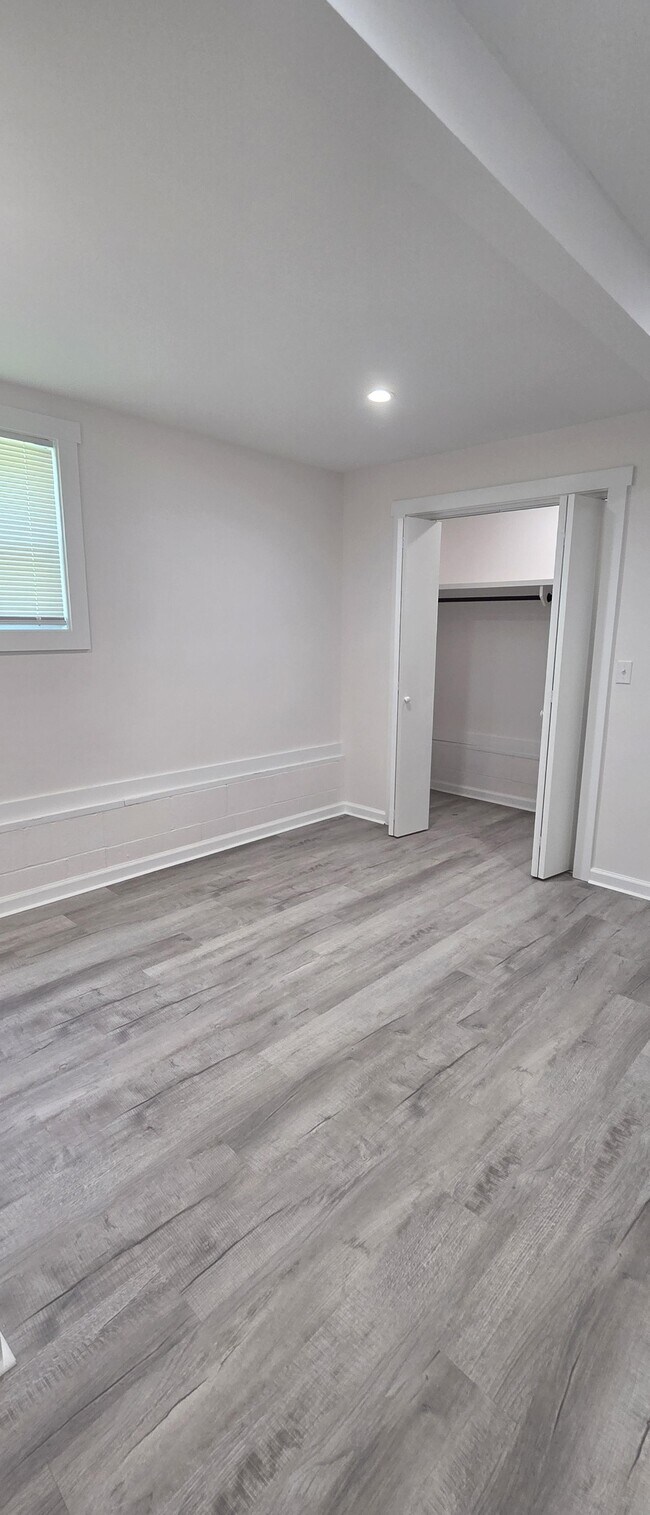 Building Photo - 100 Southburn Dr