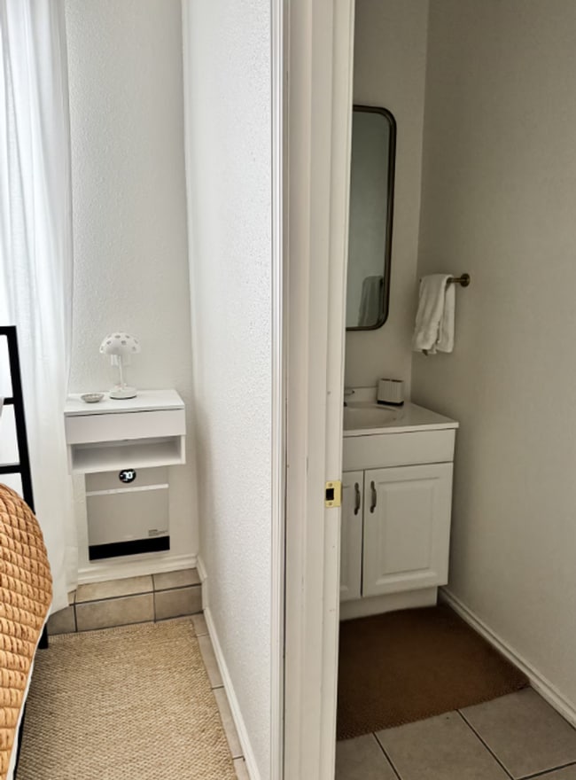 Building Photo - Beautifully Remodeled 2 Bed/1.5 Bath on .4...