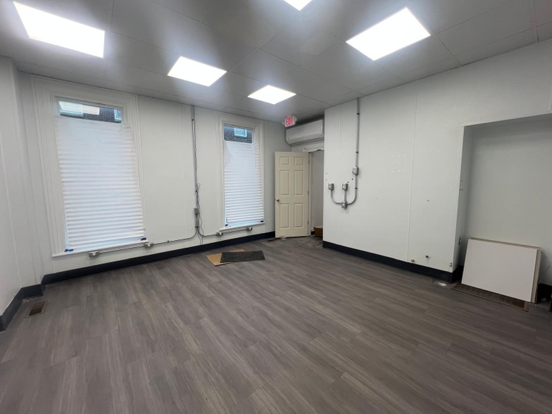 Building Photo - 212 East Ave