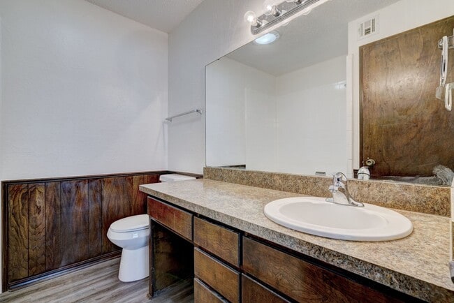 Building Photo - Arbors