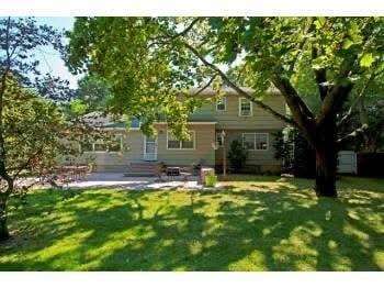 Building Photo - 305 Maplewood Rd