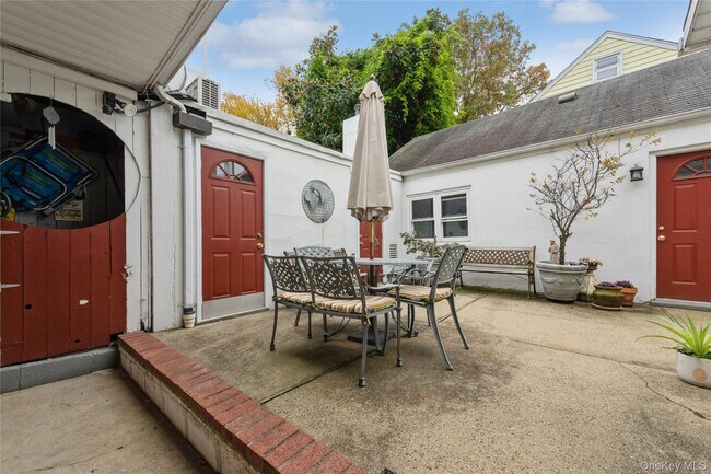 Building Photo - 51 Spring St