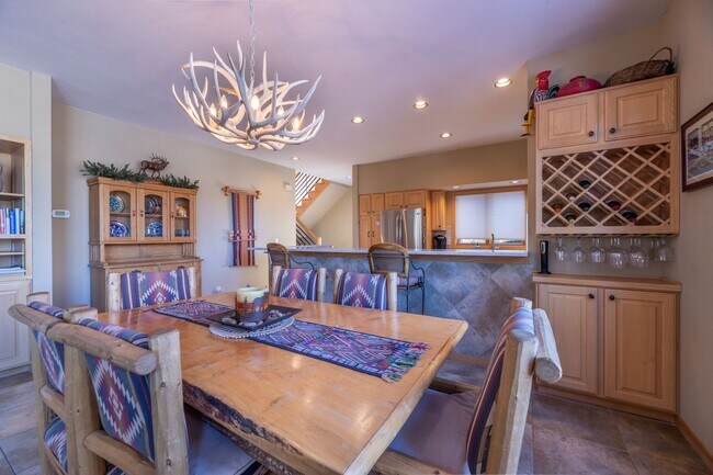 Building Photo - Attached garage! Beautiful views! Heart of...
