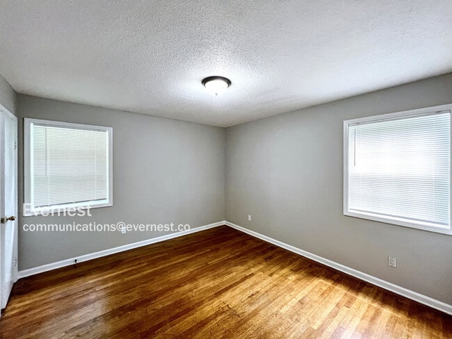 Building Photo - 3606 Clearbrook St