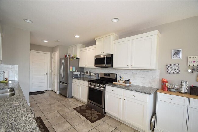 Building Photo - 3609 SW Mistletoe Ave